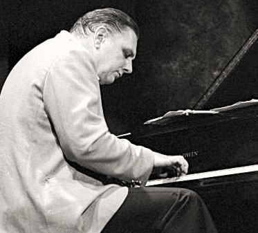 Dave McKenna at the piano